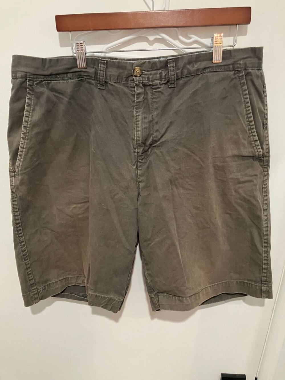 Tommy Hilfiger Men's Flat Front Chino Shorts Olive Green Size 38 Distressed Y2K